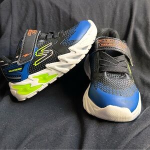 Skechers Boys Light-Up Sneakers Size 6 (Little Kids)
